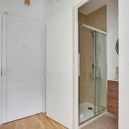 Parisian Charm -1br-3p - 15 *